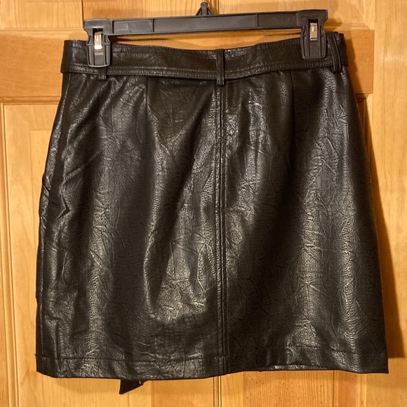 NWT Faux Leather Belted Mini Skirt - Picture 7 of 8